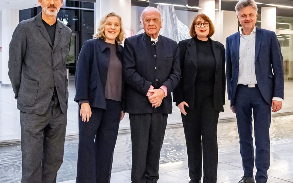 ZKM Vorstände Dr. Helga Huskamp und Alistair Hudson zusammen mit dem Künstler Heinz Mack, Karlsruhe OB Mentrup und Vorstandsmitglied Rückert-Hennen von der EnBW bei der Eröffnung der Heinz Mack Ausstellung im Foyer der EnBW 